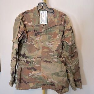 Military lightweight coat NWT 33
